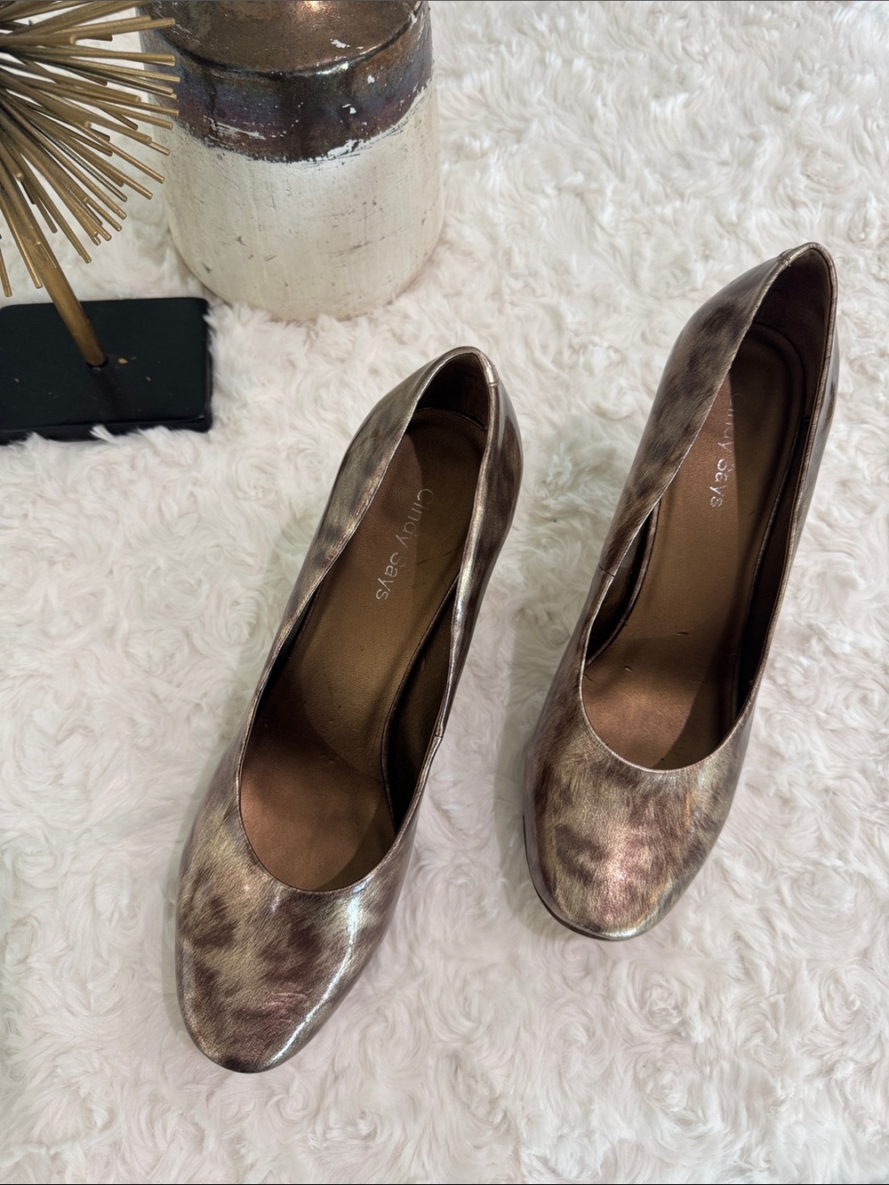 Metallic Bronze and Taupe Women's Pumps Size 9 and 4in heels 👠 leather sole